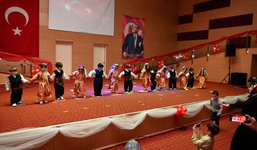 Mamak'ta 'Minik Kalpler 23 Nisan Özel Gösterisi'