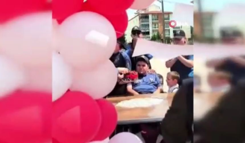Sincan'da duygusal anlar: Emniyet ve muhtarlıktan doğum günü sürprizi