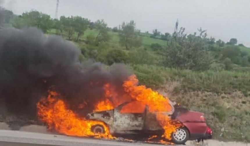 Ankara’da korku dolu anlar: Seyir halindeki otomobil alev aldı!