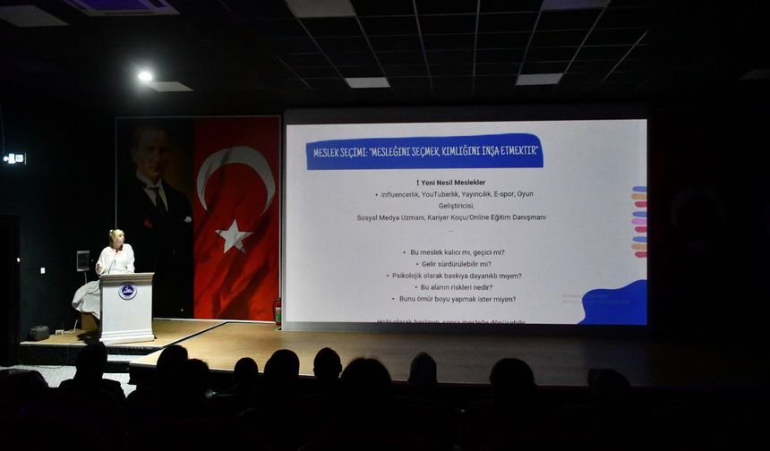 Kalecik Belediyesinden gençlere yönelik rehberlik semineri