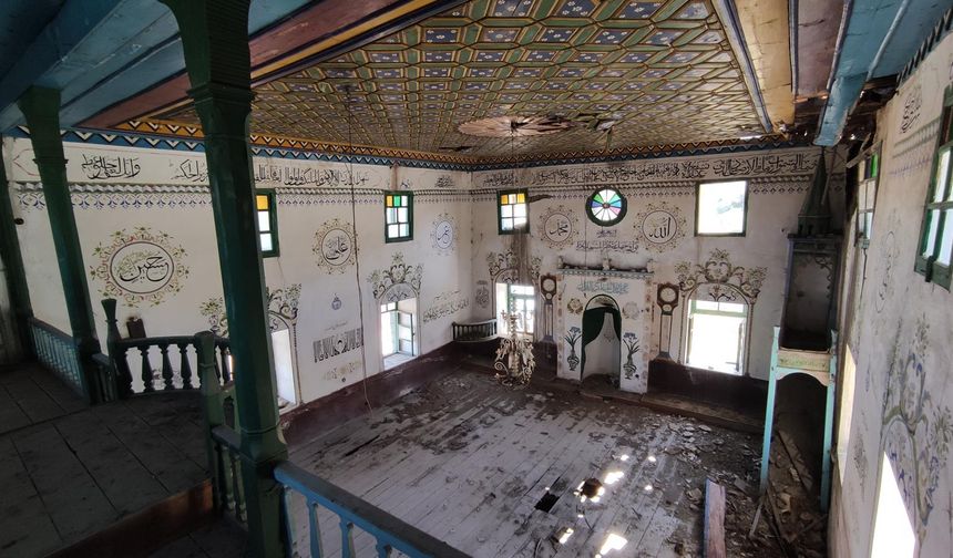 Tarihi Çaykaya Köyü Camii i̇hya ediliyor