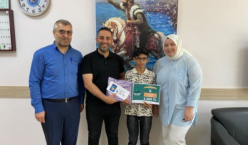 Akyurt’ta dereceye giren öğrenciler ödüllerini aldı
