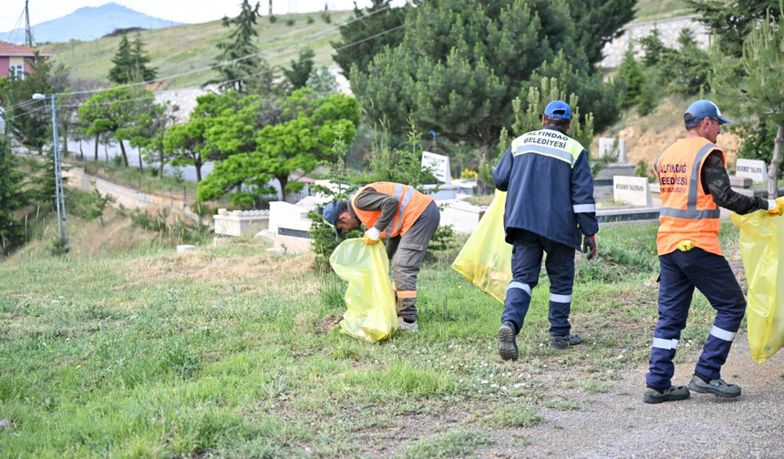 Altındağ Belediyesinden bayram öncesi mezarlıklarda yoğun mesai