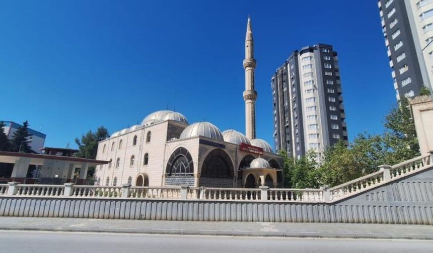 Bu kadarı da pes dedirtti! Depremde hasar gören caminin ses sistemi çalındı