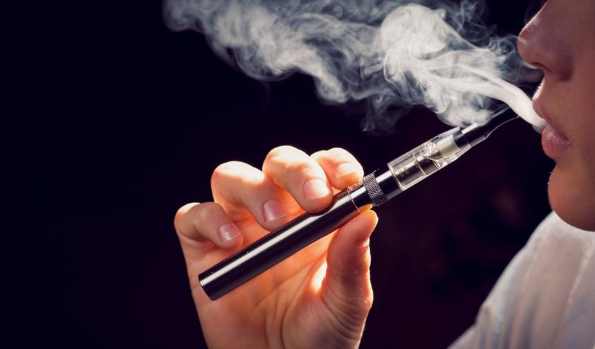 3 yıl elektronik sigara kullandı, 'patlamış mısır' hastalığına yakalandı
