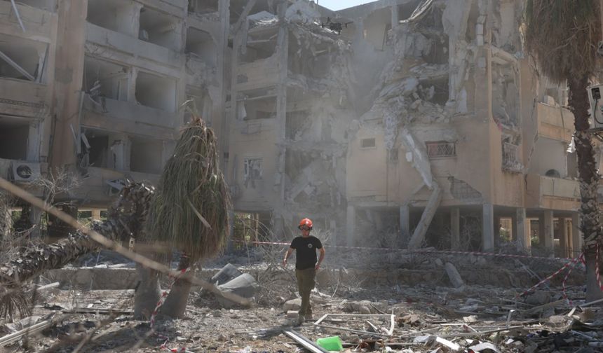 İran'dan İsrail'e balistik füze saldırısı: 65 yaralı