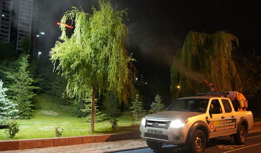 Keçiören’de gece yarısı ilaçlama mesaisi başladı
