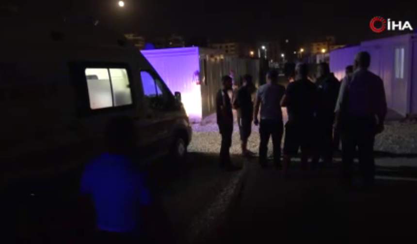 Korkutan koku alarmı: Ekipler konteynerin kapısını kırarak girdi