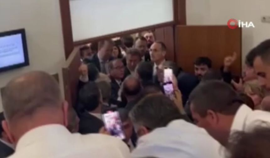 Mecliste yumruklu kavga çıktı
