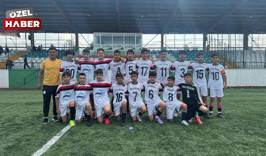 Minik kramponlar, U13 Ligi’nde namağlup şampiyon!