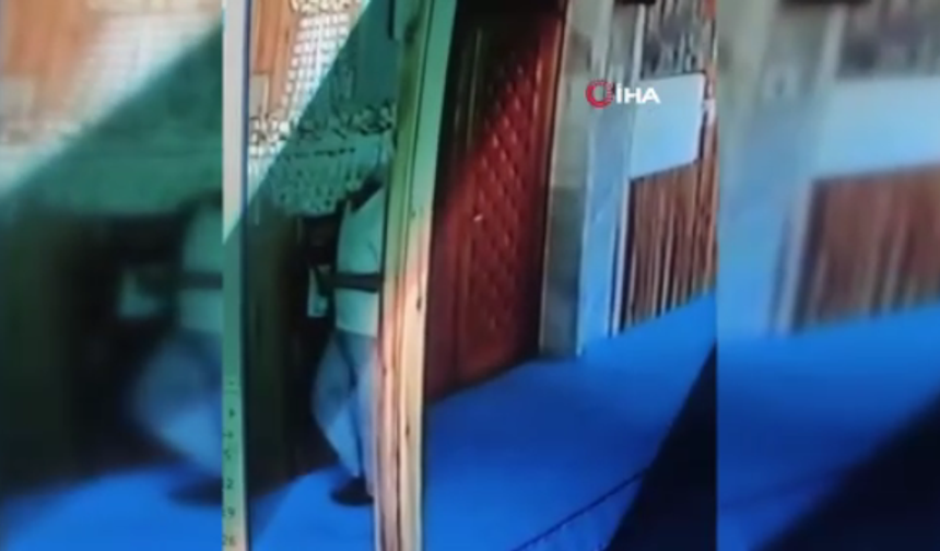 Ankara’da camiye çirkin saldırı: O anlar kamerada