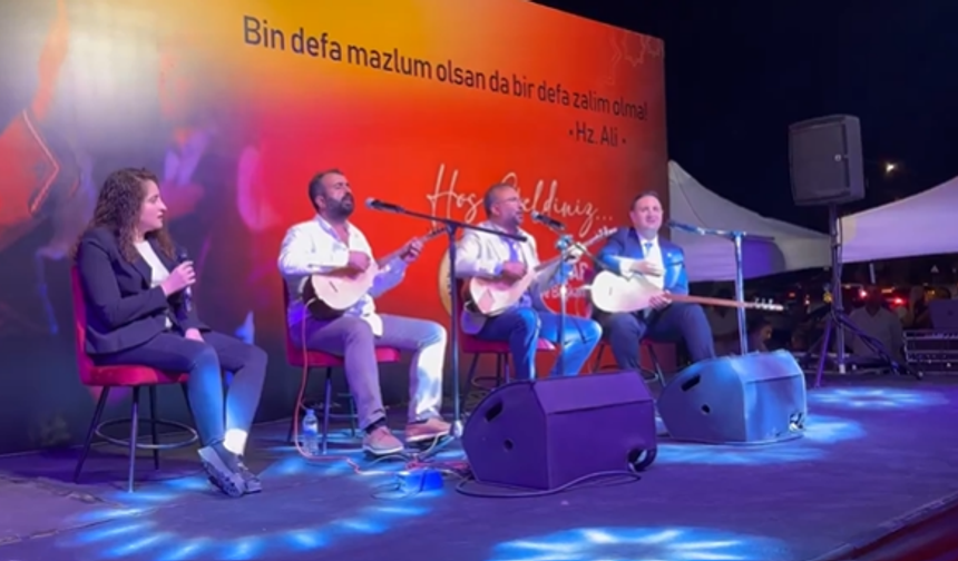 Ankara Milletvekili Umut Akdoğan, saz çalıp türkü söyledi