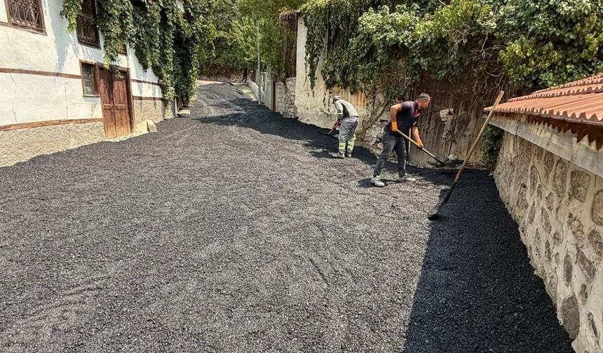 Ayaş’ta asfalt serim çalışmaları tüm hızıyla devam ediyor