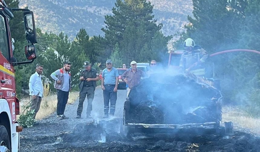 Beypazarı’nda saman yüklü römork alev alev yandı