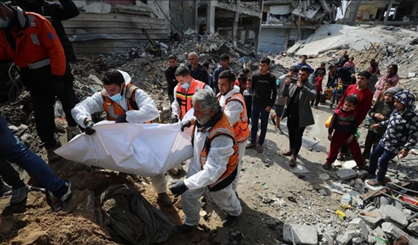 Gazze'de vahşi bombardımanlar devam ediyor