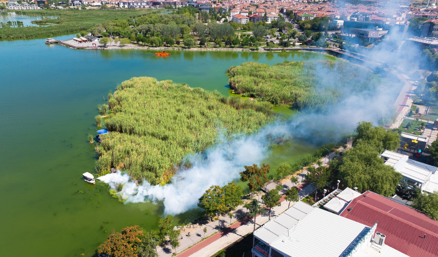 Gölbaşı Belediyesinden Mogan Gölü’nde kapsamlı temizlik operasyonu