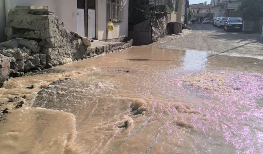 Siirt'te içme suyu hattı patladı: Merkez sular altında kaldı