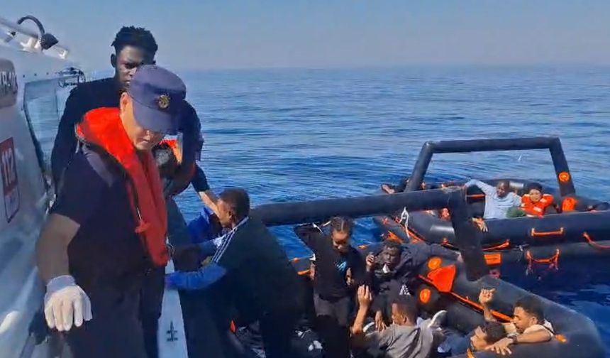 Yunan unsurları 19 kaçak göçmeni ölüme terk etti