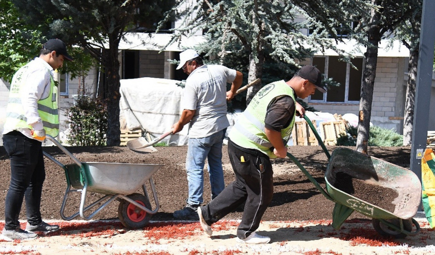 Pursaklar’da parklar baştan sona yenileniyor