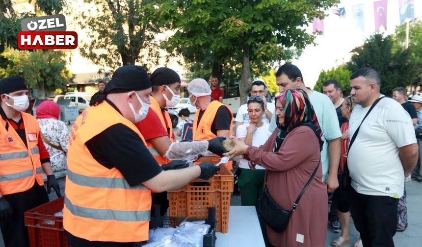 Ragıp Tüzün Parkı’nda aşure bereketi