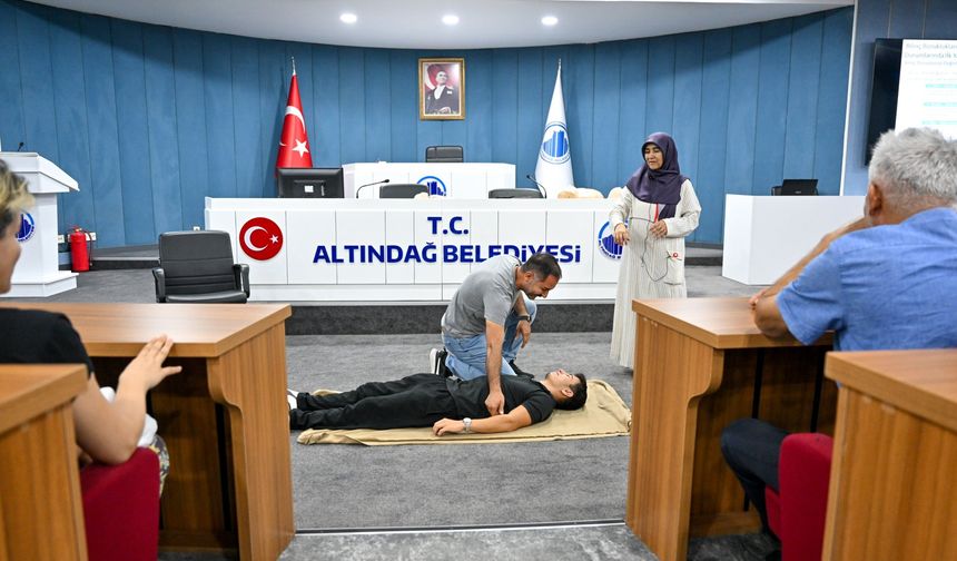 Altındağ Belediyesi personeline ilk yardım eğitimi verildi