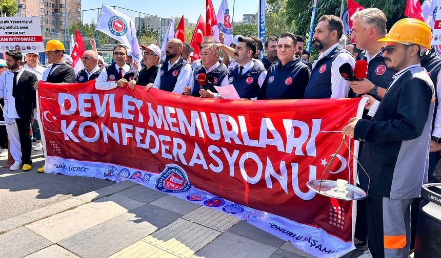 Memurlar bakanlık önünde haklarını arıyor!