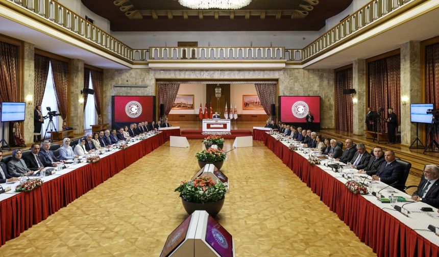 Yol haritası şekilleniyor: Üç yeni isim komisyona katıldı