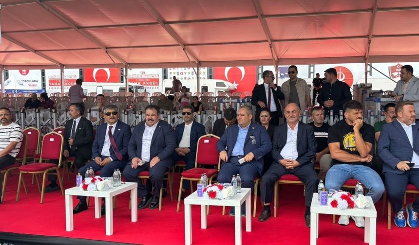 Kalecik Belediye Başkanı Karakoç’tan karakucak güreşlerine destek