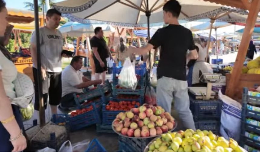 Bölge halkından Çubuk Yöresel Ürünler Pazarı'na yoğun ilgi