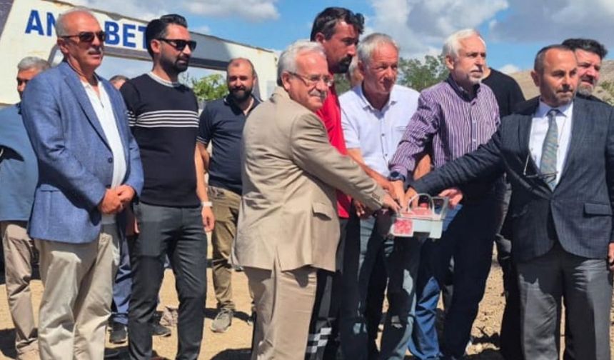 Ayaş’ta Villalar bölgesine mescit için ilk kazma vuruldu