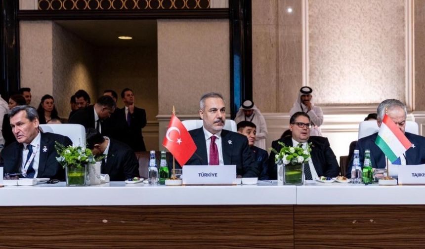 Dışişleri Bakanı Fidan, olağanüstü zirve için Doha'da