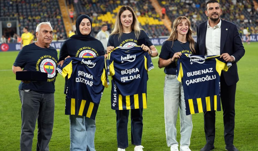 Madalya sahibi boksörlere Fenerbahçe’den ödül