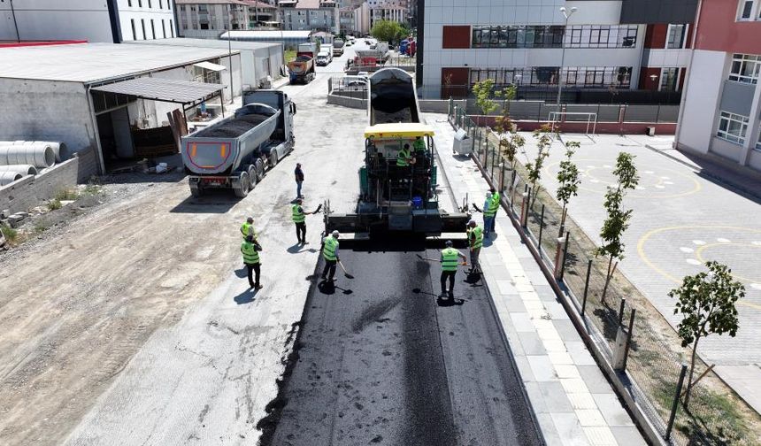 Gölbaşı Belediyesi yol yapım çalışmalarını aralıksız sürdürüyor