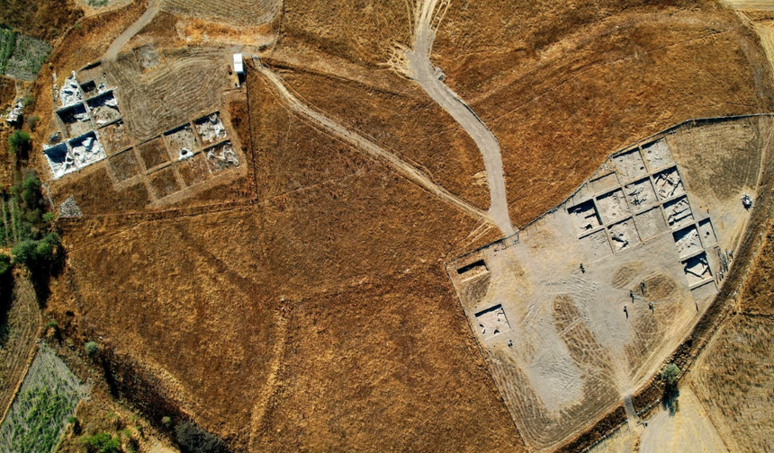 Tavşanlı Höyük'te 4 bin 500 yıllık heykeller gün yüzüne çıktı