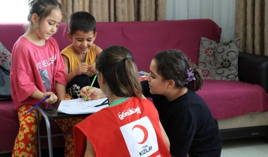 Türk Kızılay’dan depremzede öğrencilere 7 bin 107 kırtasiye desteği