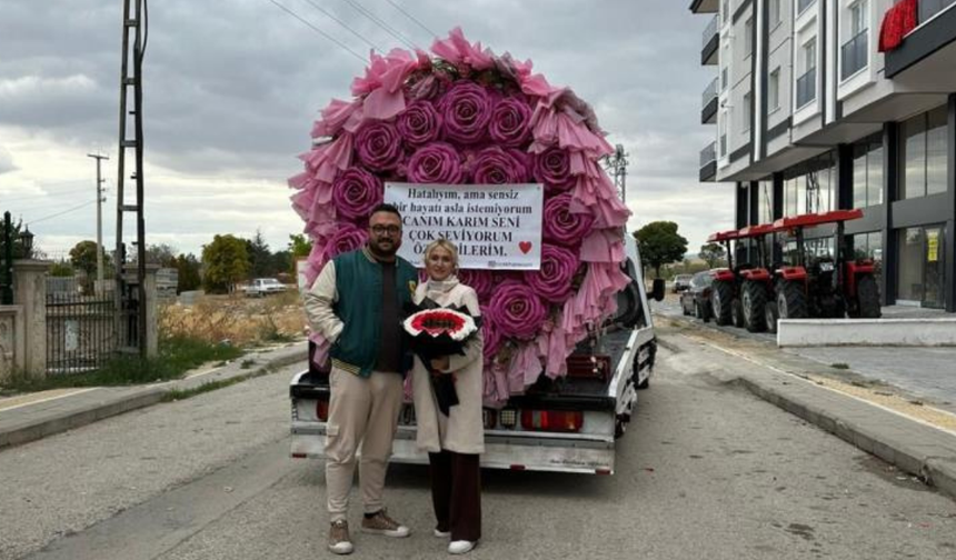 Ankara’da, eşine dev çiçek gönderip özür diledi
