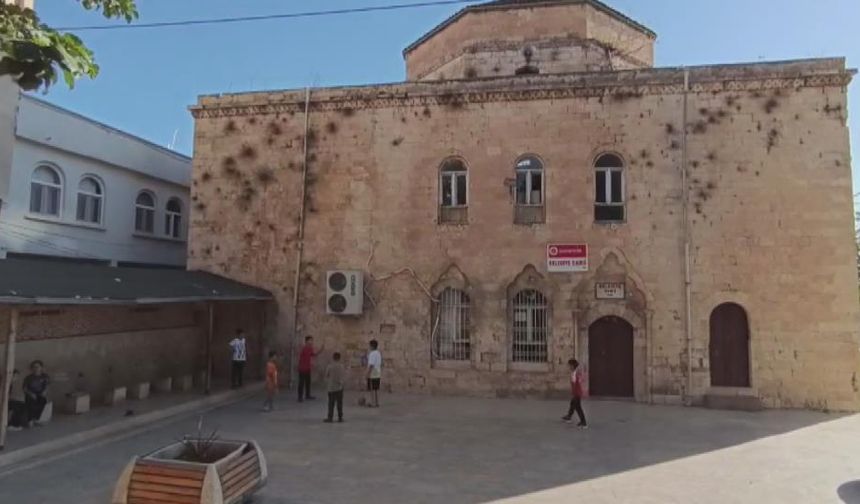 Depremde hasar gören cami, restorasyon bekliyor