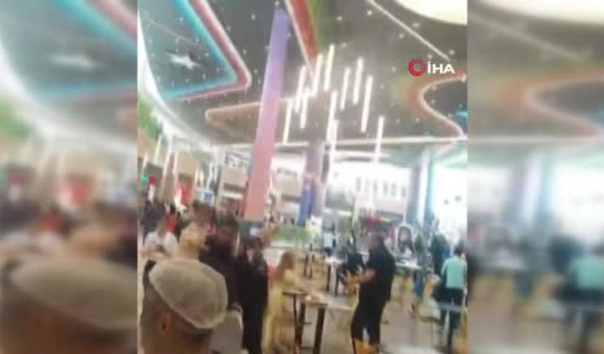 Depreme AVM’de yakalandılar: O anlar kameraya yansıdı!