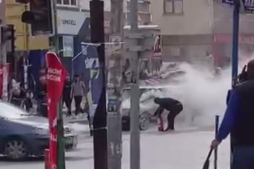 Ankara'da korkunç anlar: Seyir halindeki araç alev aldı!