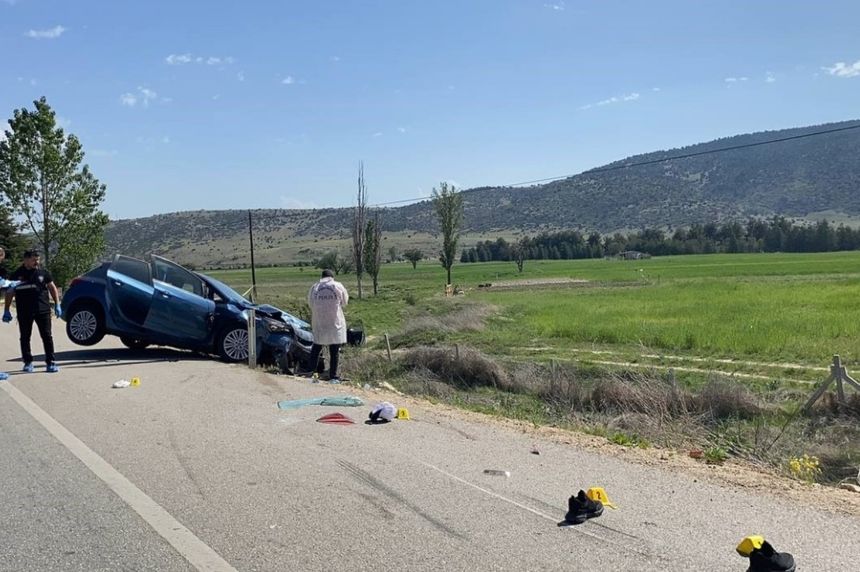 Feci kaza: Otomobilin çarptığı trafik polisi şehit oldu, 4 asker yaralandı