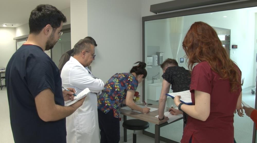 Ankara Etlik Şehir Hastanesi Depremzedeler için ''sağlık üssü'' oldu...-2