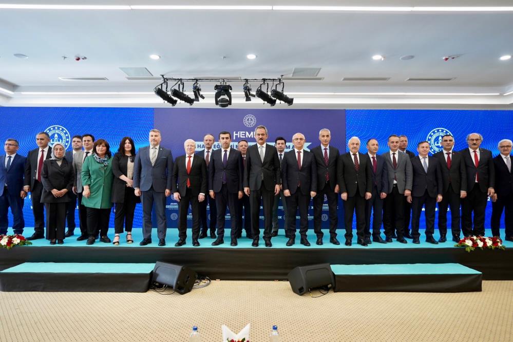 Bakan Mahmut Özer, eğitimde dijital platformların birçok noktada artırıldığını belirtti-2
