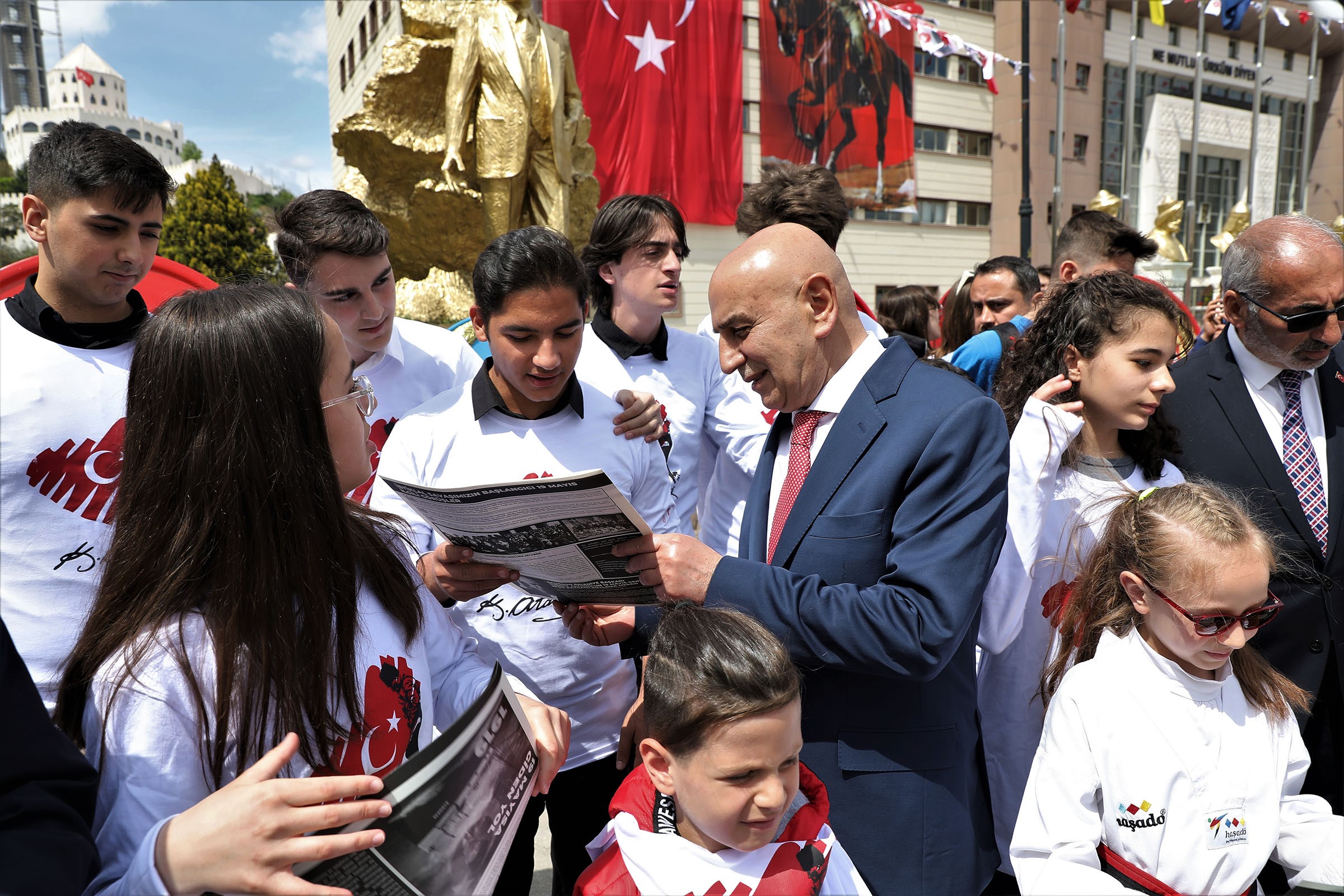 Başkan Altınok Atatürk’ü andı ve gençleri tebrik etti (1)