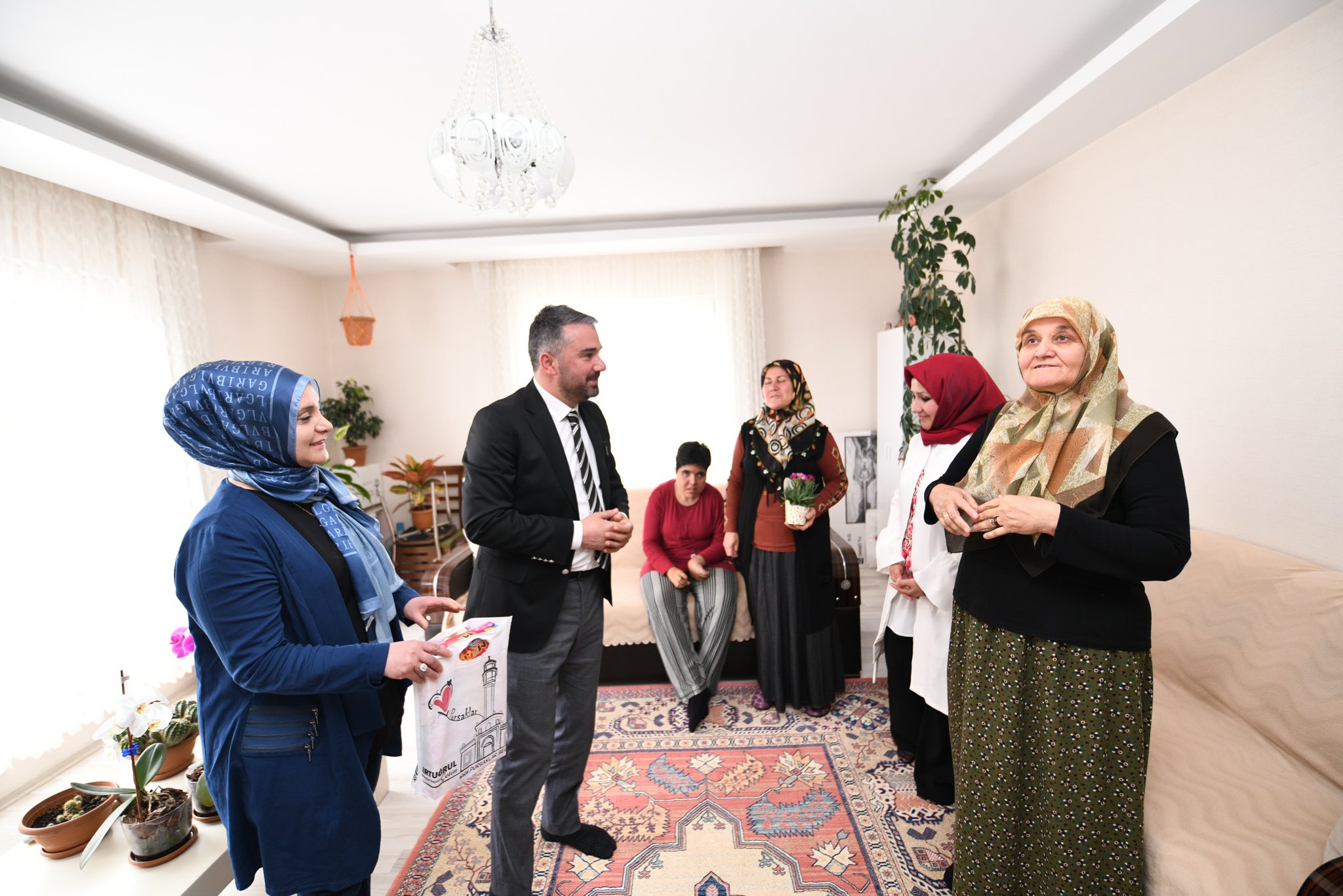 Başkan Çetin'den ''anneler günü'' ziyareti-2
