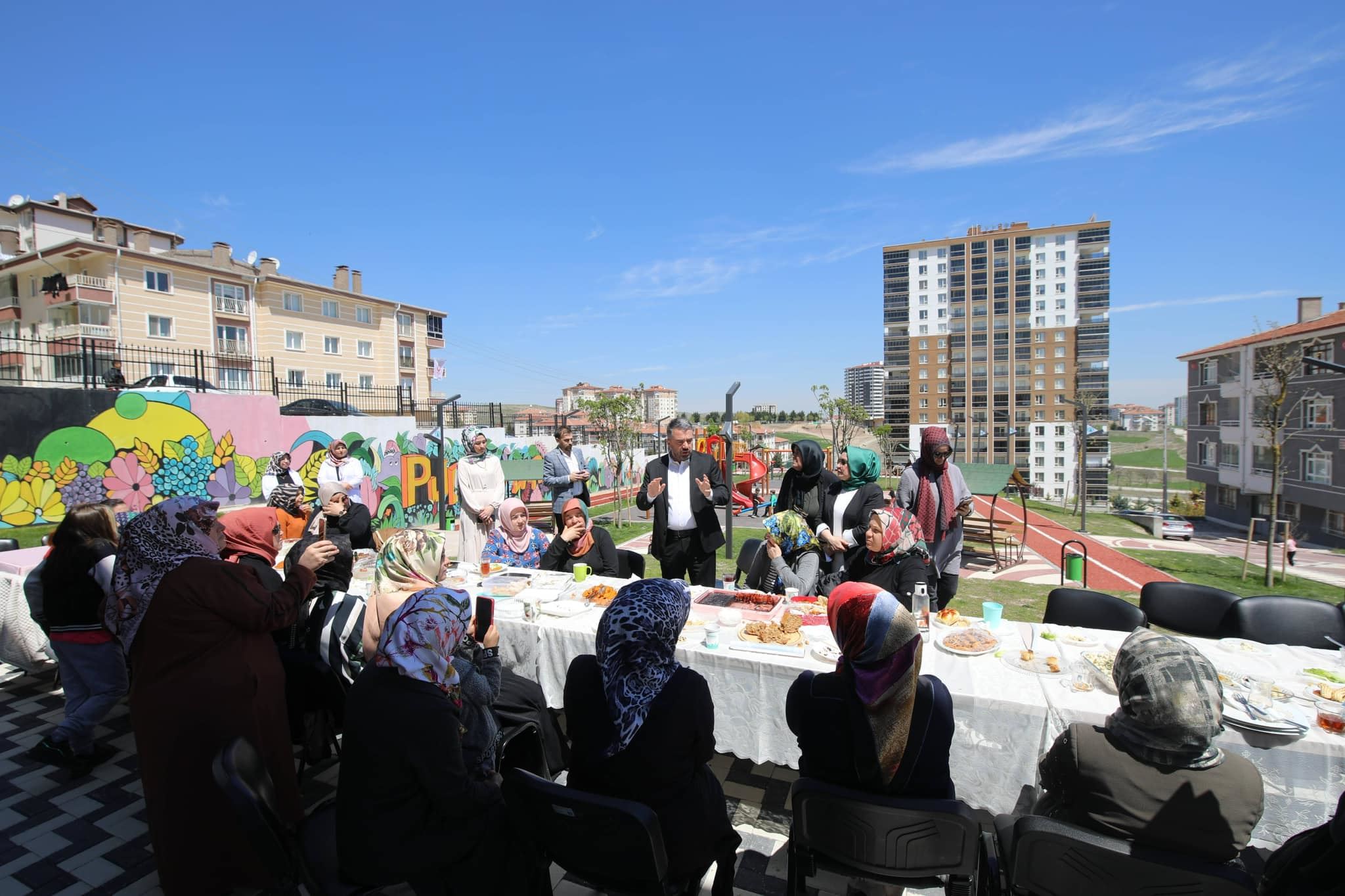 Çetin'den- Alev Alatlı Hanım Evi'ne ziyaret3