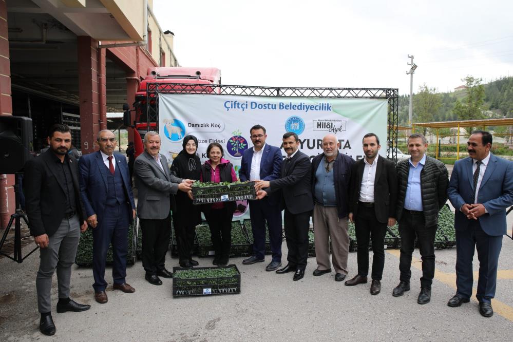 Çiftçiler Akyurt Belediye Başkanı Hilal Ayık'a teşekkür etti-2