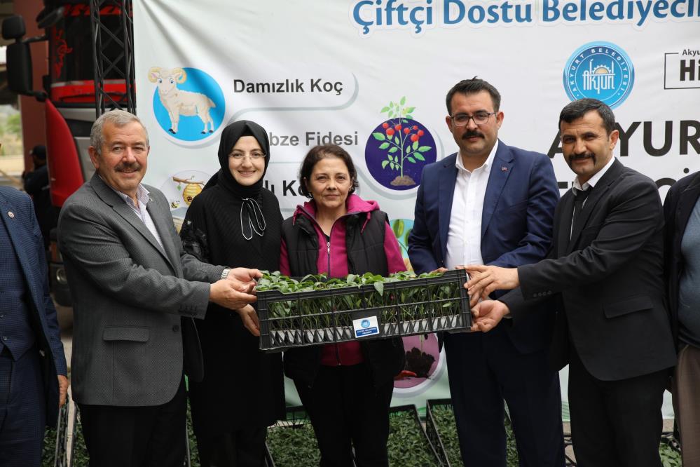 Çiftçiler Akyurt Belediye Başkanı Hilal Ayık'a teşekkür etti-3