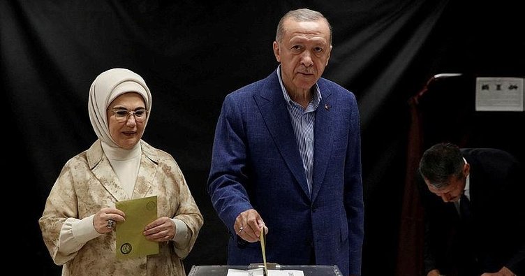Cumhurbaşkanı Erdoğan oyunu kullandıİlk defa iki turlu bir seçime şahit oluyoruz-1