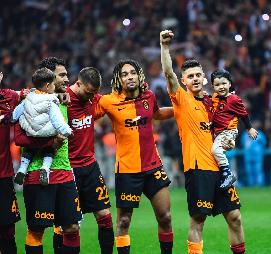 Galatasaray şampiyonluk kapısını araladı (2)