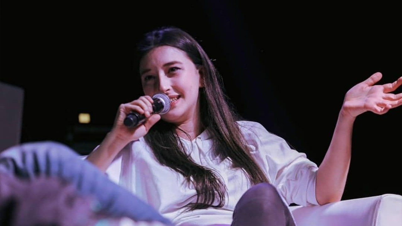pelin-pqueen-baynazoglu-kimdir-twitch-yayincisi-pqueen-kac-yasinda